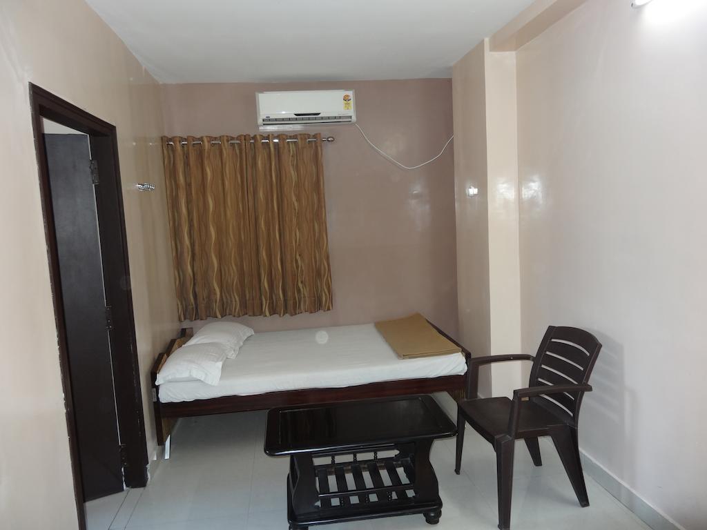 Dwaraka Inn Haiderabad Buitenkant foto